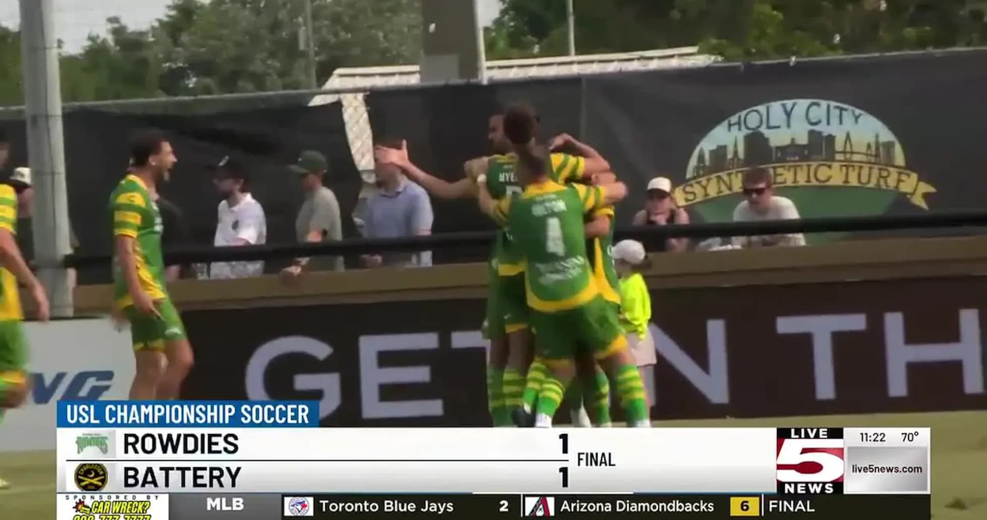 Jugadores de Rowdies celebrando un gol