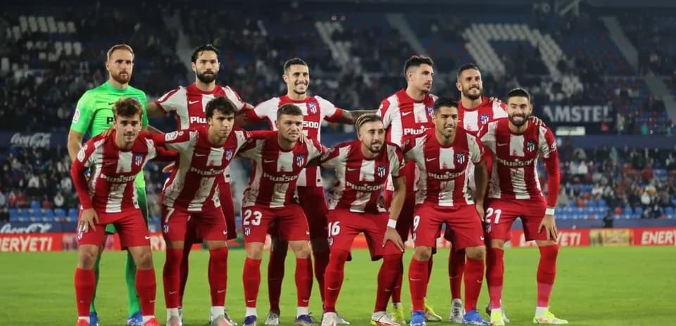 Jugadores de Atlético Madrid posando para la foto