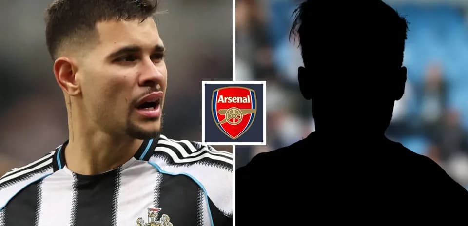 Jugador de Newcastle con el logo de Arsenal