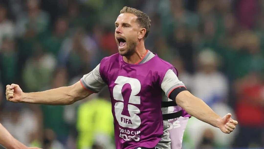 Jugador celebrando con entusiasmo en el campo