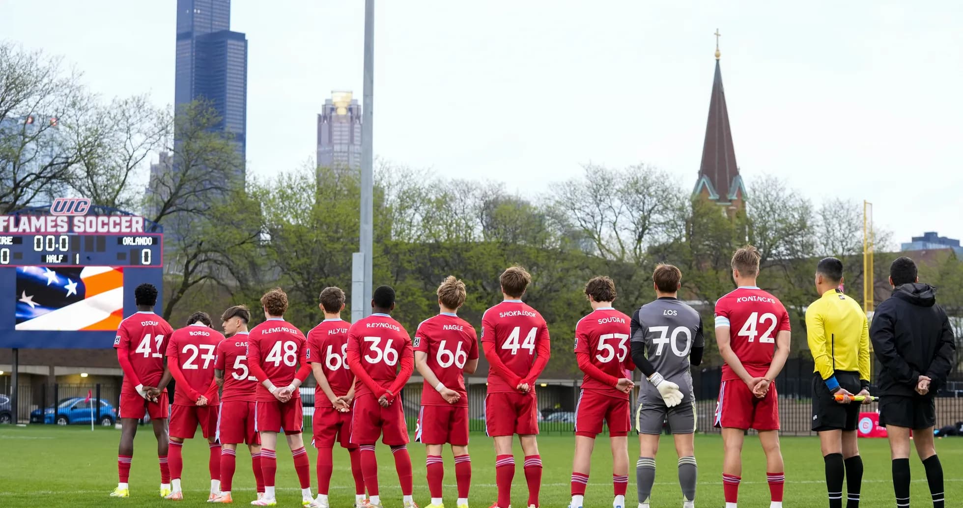 Jugadores del Chicago Fire II alineados antes del partido
