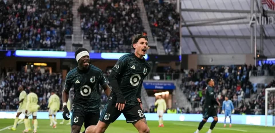 Jugadores de Minnesota United II celebrando un gol