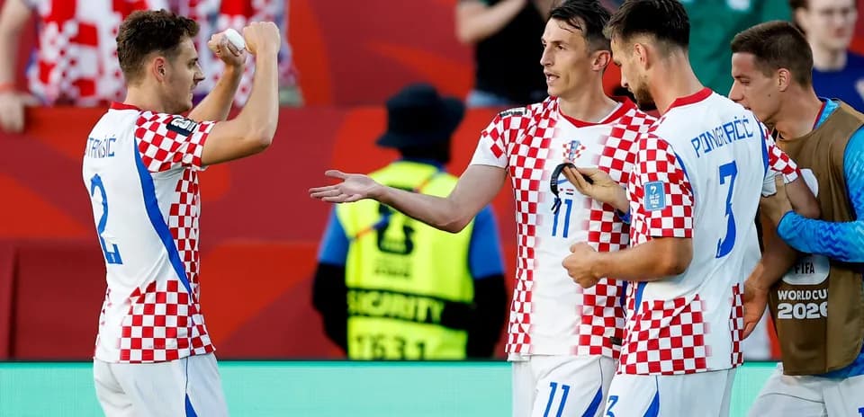 Jugadores de Croacia celebrando un gol en el partido