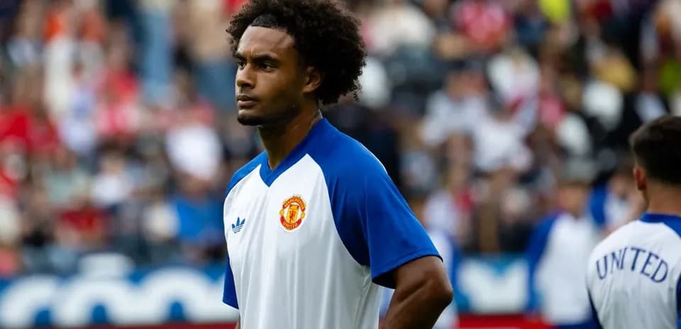 Jugador de Manchester United en la zona de calentamiento