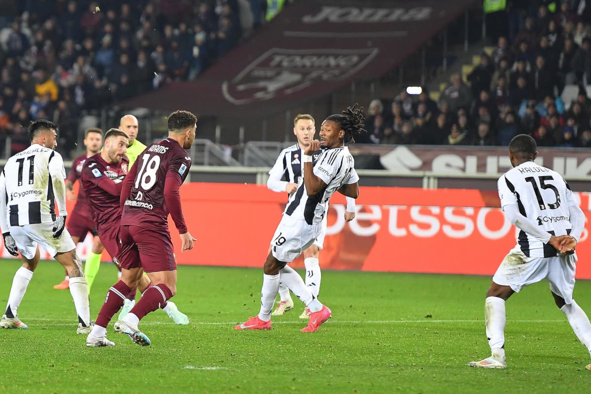Acción del partido entre Torino y Juventus