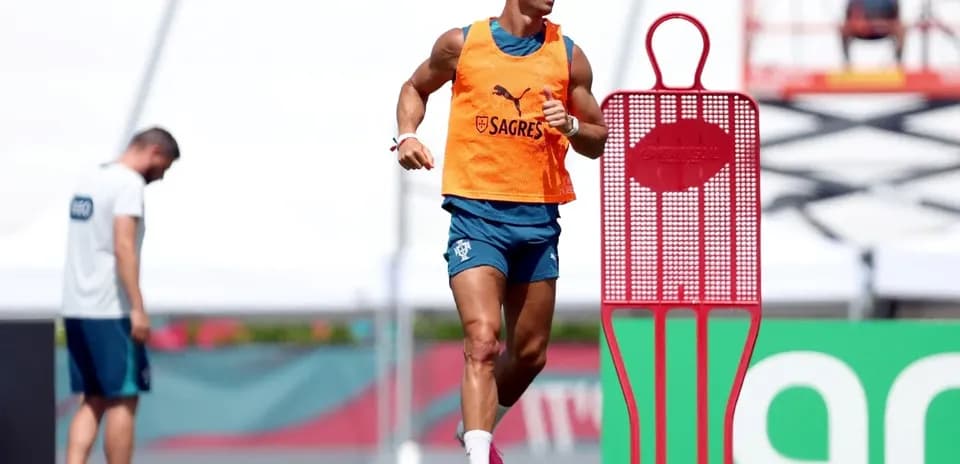 Cristiano Ronaldo entrenando antes del partido