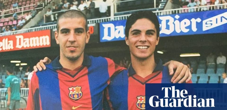 Dos jugadores de Barcelona posando en el estadio