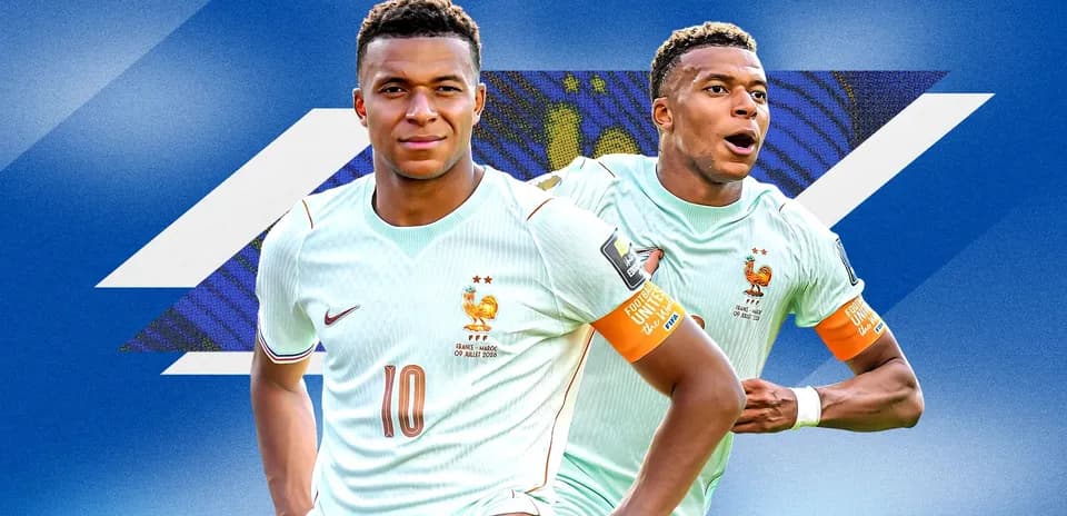 Kylian Mbappé en uniforme de Francia durante un evento