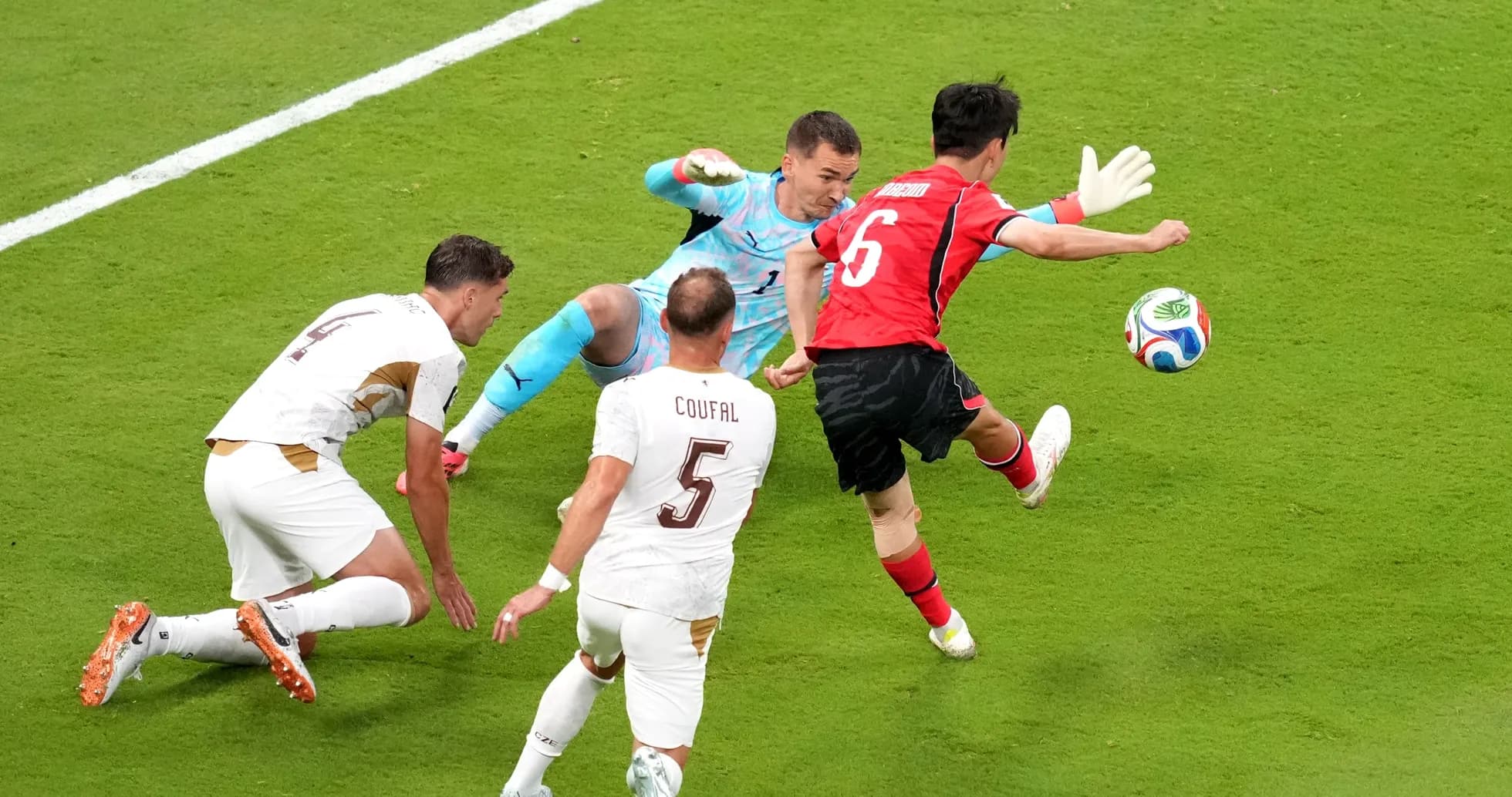 Acción del partido entre Corea del Sur y República Checa