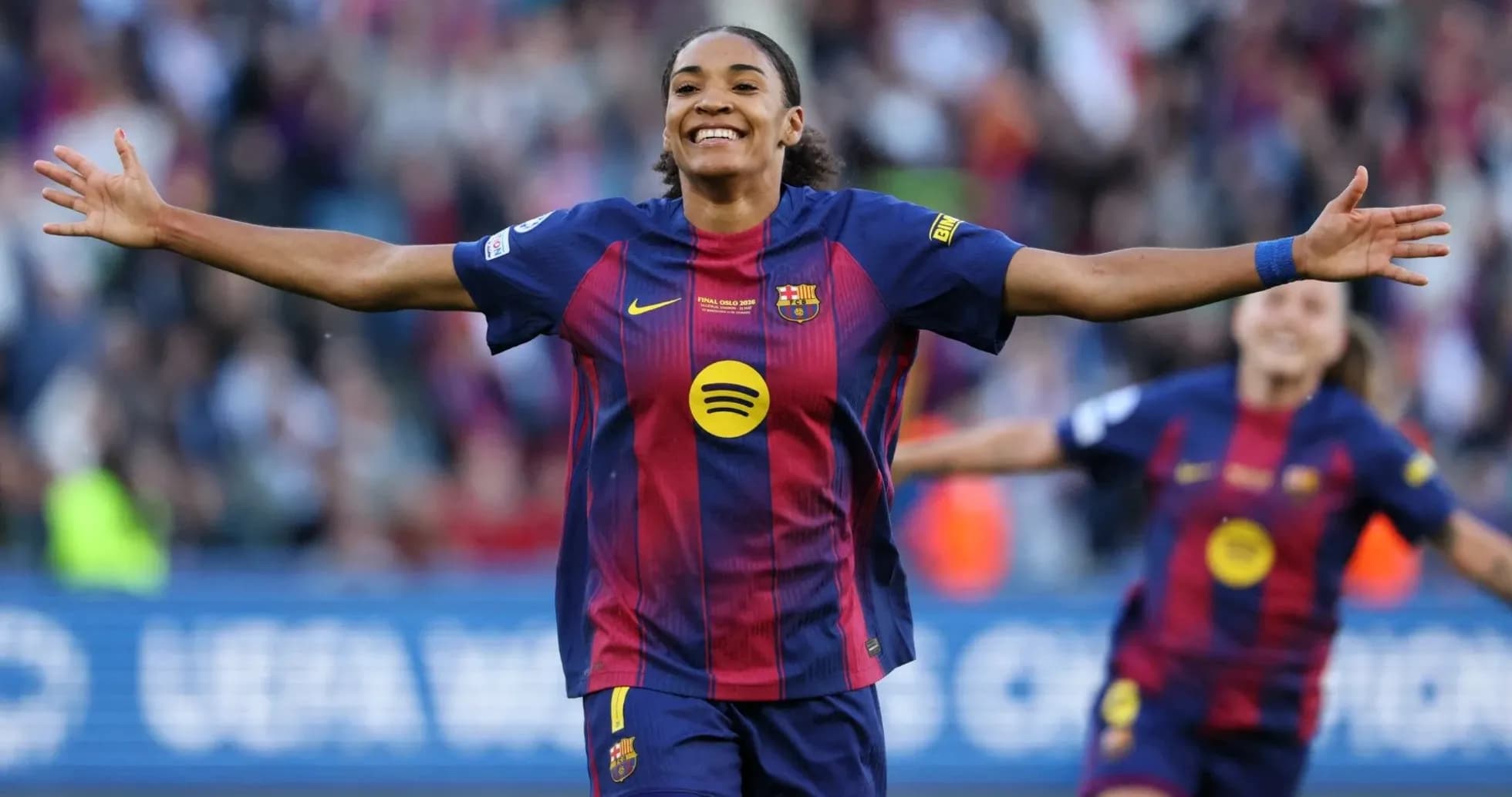 Jugadora de Barcelona celebrando un gol en partido