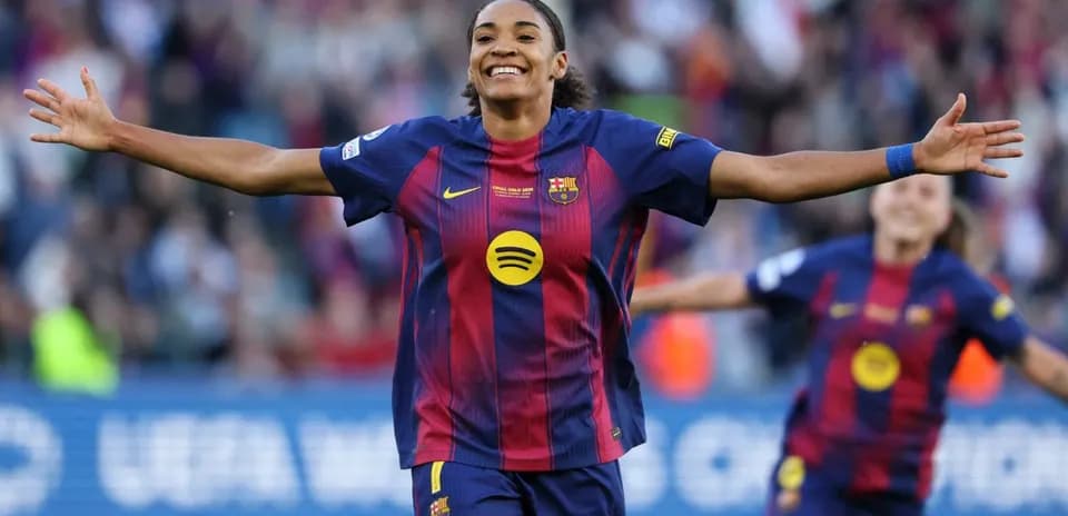 Jugadora de Barcelona celebrando un gol en partido