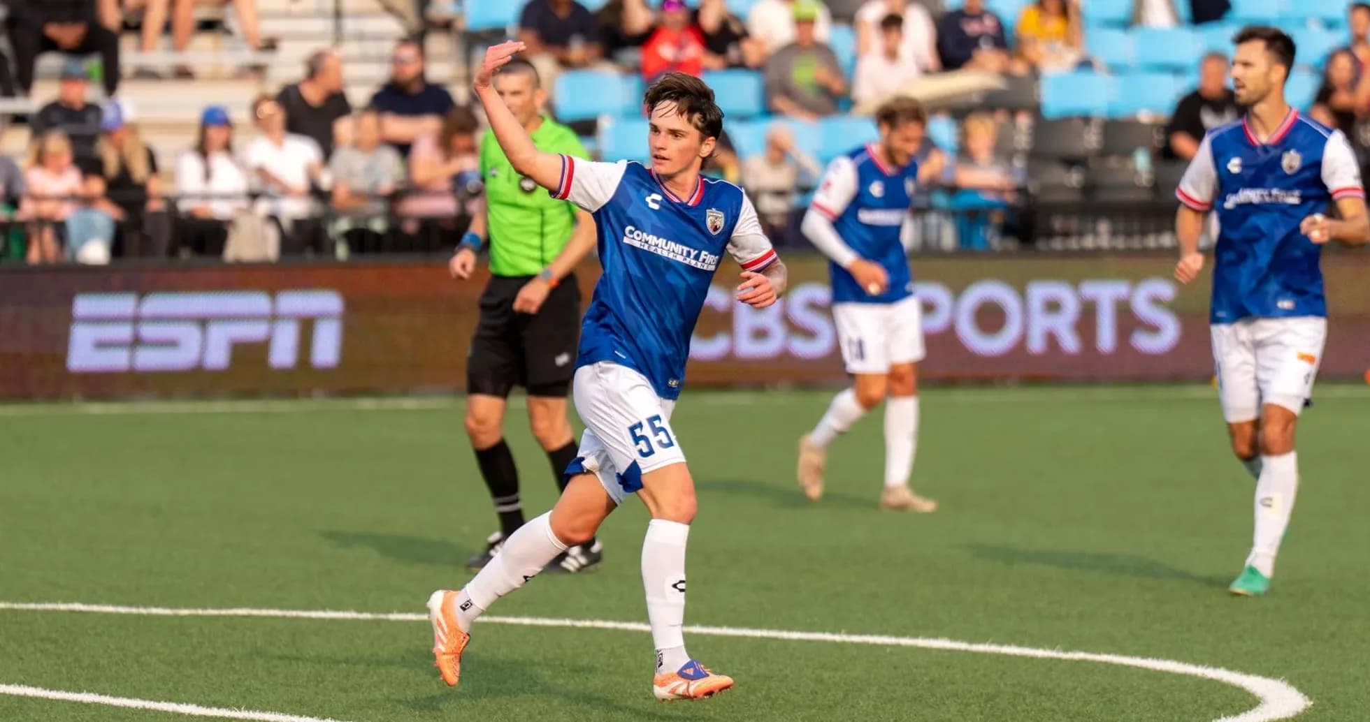 Jugador de Colorado Springs en acción durante el partido