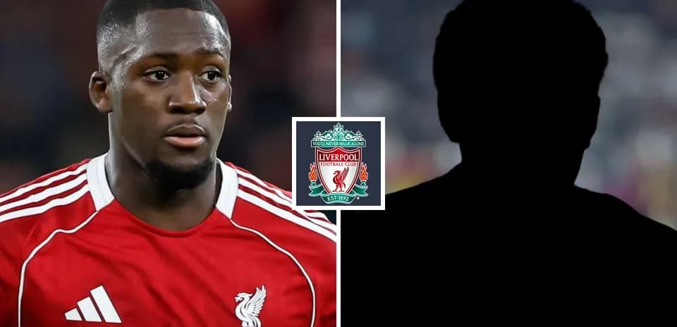 Jugador de Liverpool y silueta de otro jugador