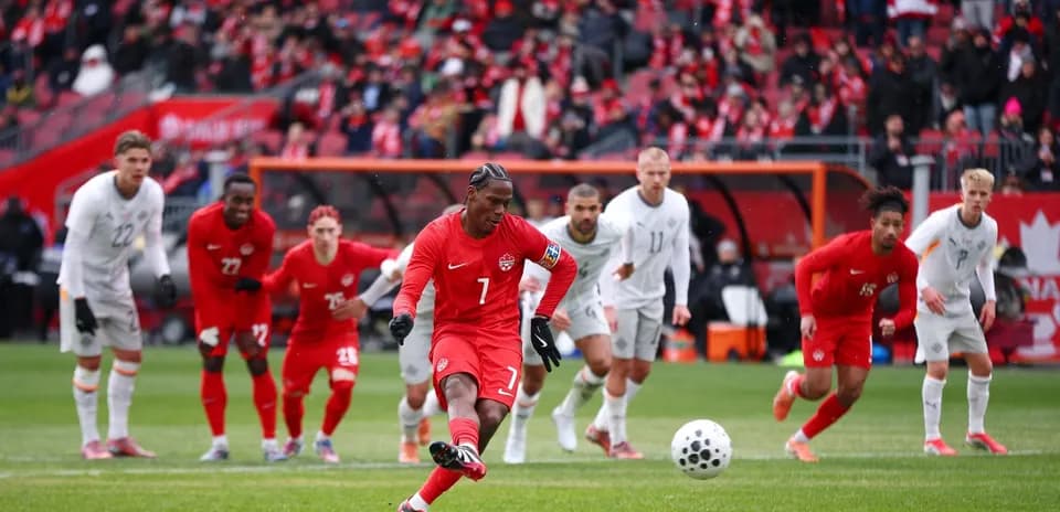 Jugador canadiense ejecutando un penalti