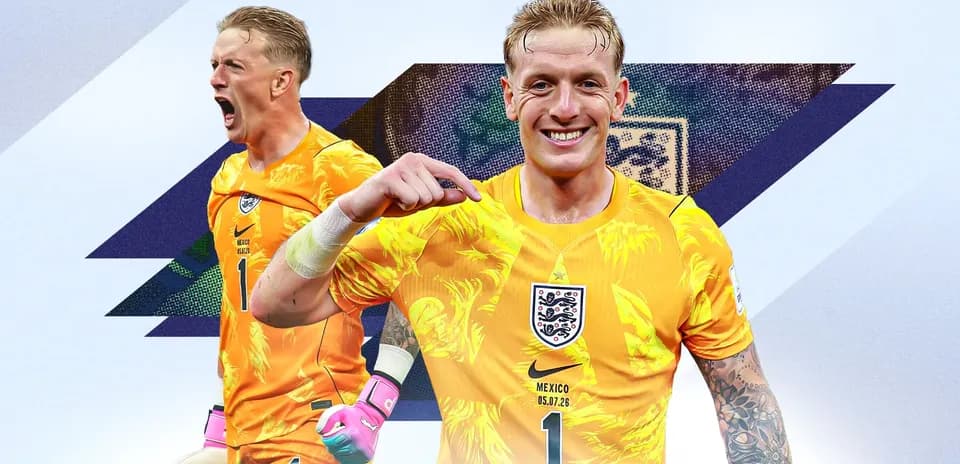 Portero de Inglaterra en uniforme amarillo sonriendo