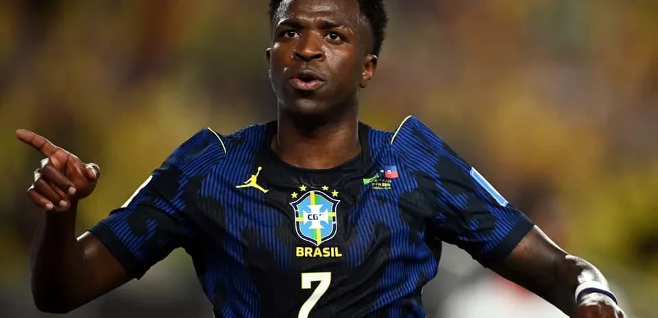 Jugador brasileño señalando durante el partido
