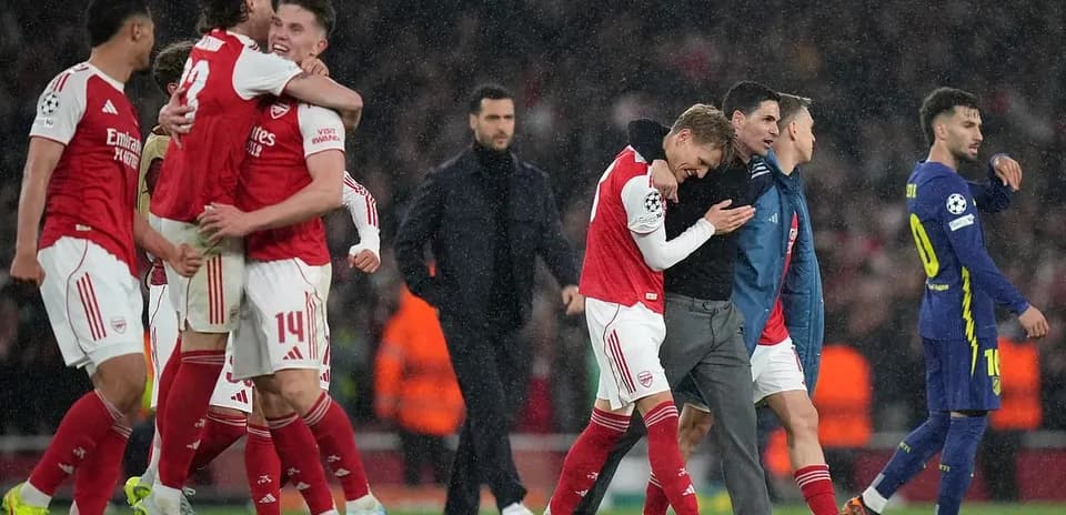 Jugadores de Arsenal celebrando la victoria