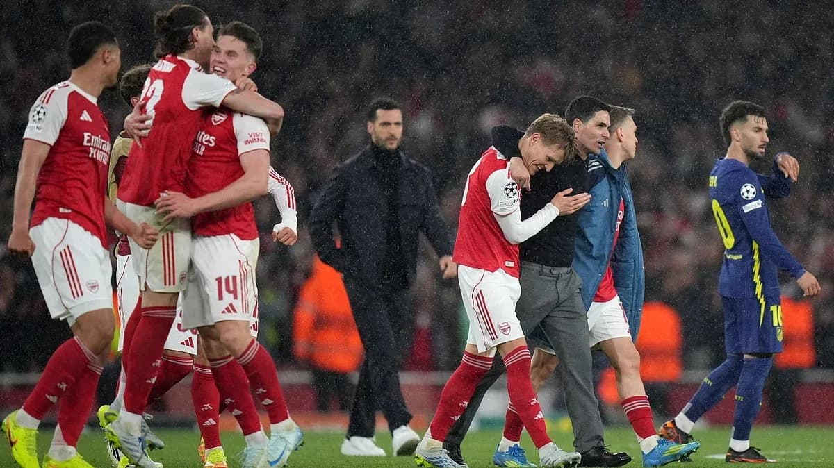Jugadores de Arsenal celebrando la victoria