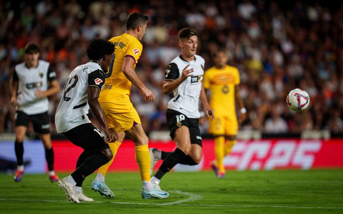 Acción de juego entre Valencia y Barcelona