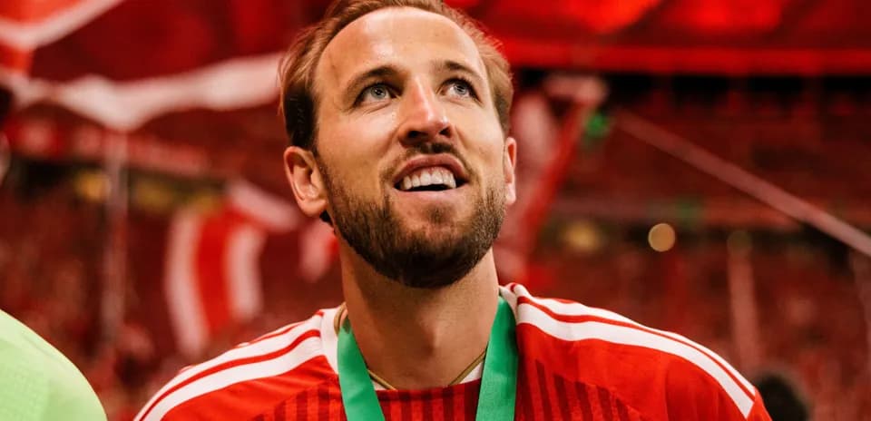 Jugador con medalla en celebración de victoria