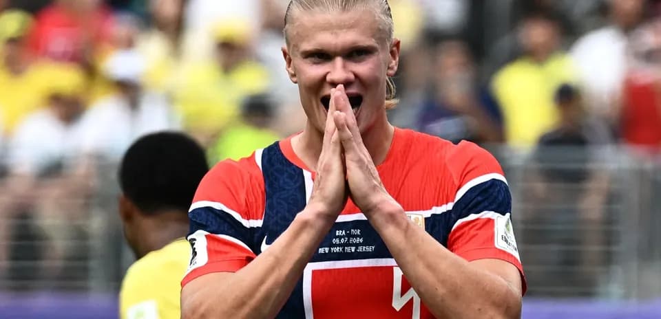 Jugador de Noruega aplaudiendo en el partido