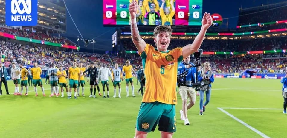 Jugador australiano celebrando en el estadio tras el partido