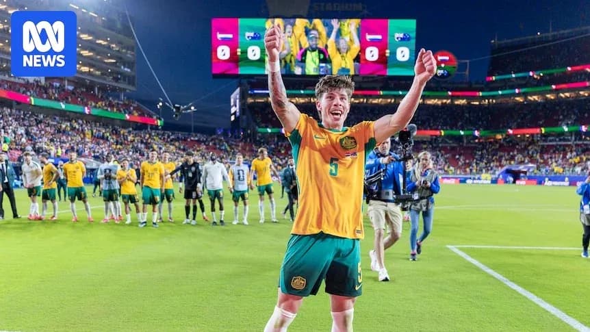 Jugador australiano celebrando en el estadio tras el partido