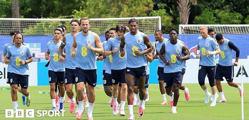 Jugadores de Inglaterra corriendo en entrenamiento