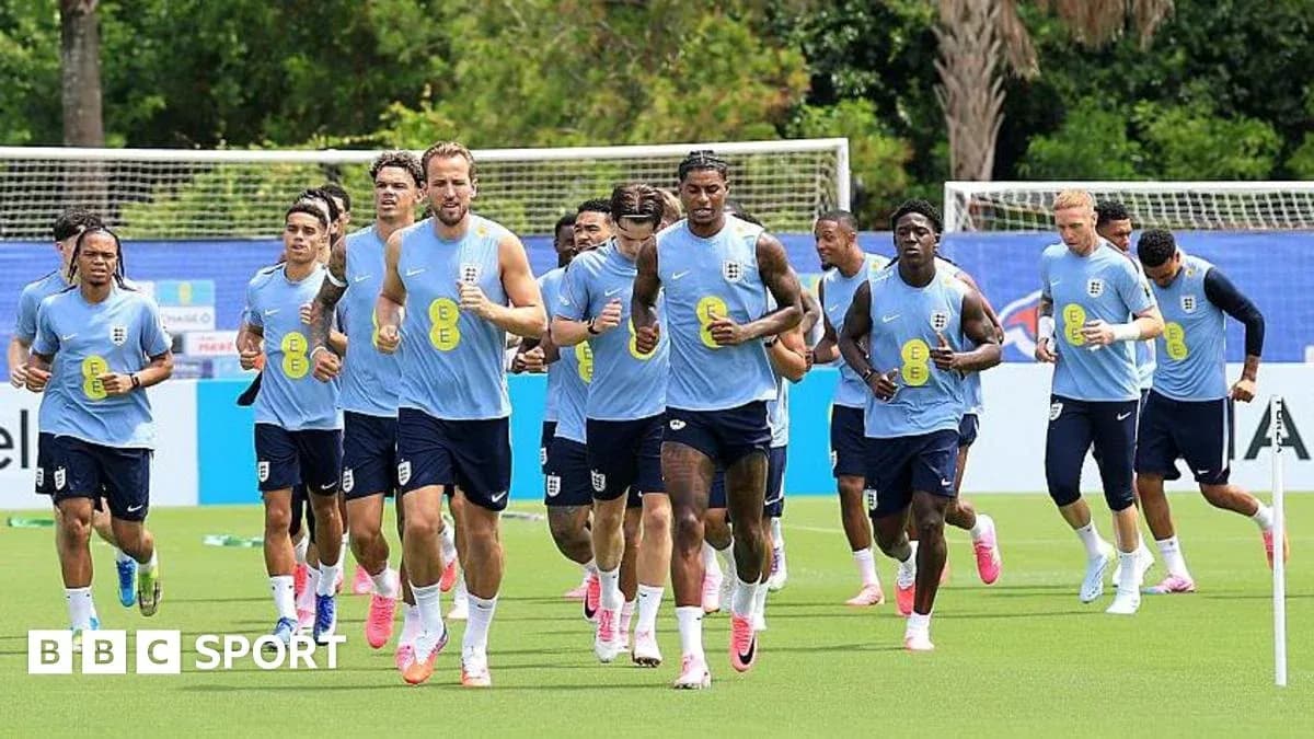 Jugadores de Inglaterra corriendo en entrenamiento