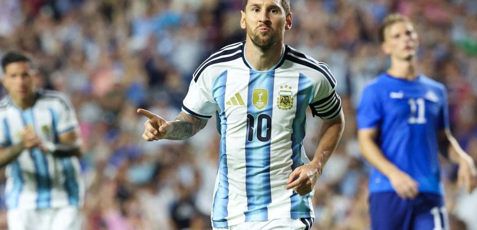 Lionel Messi celebrando un gol con Argentina