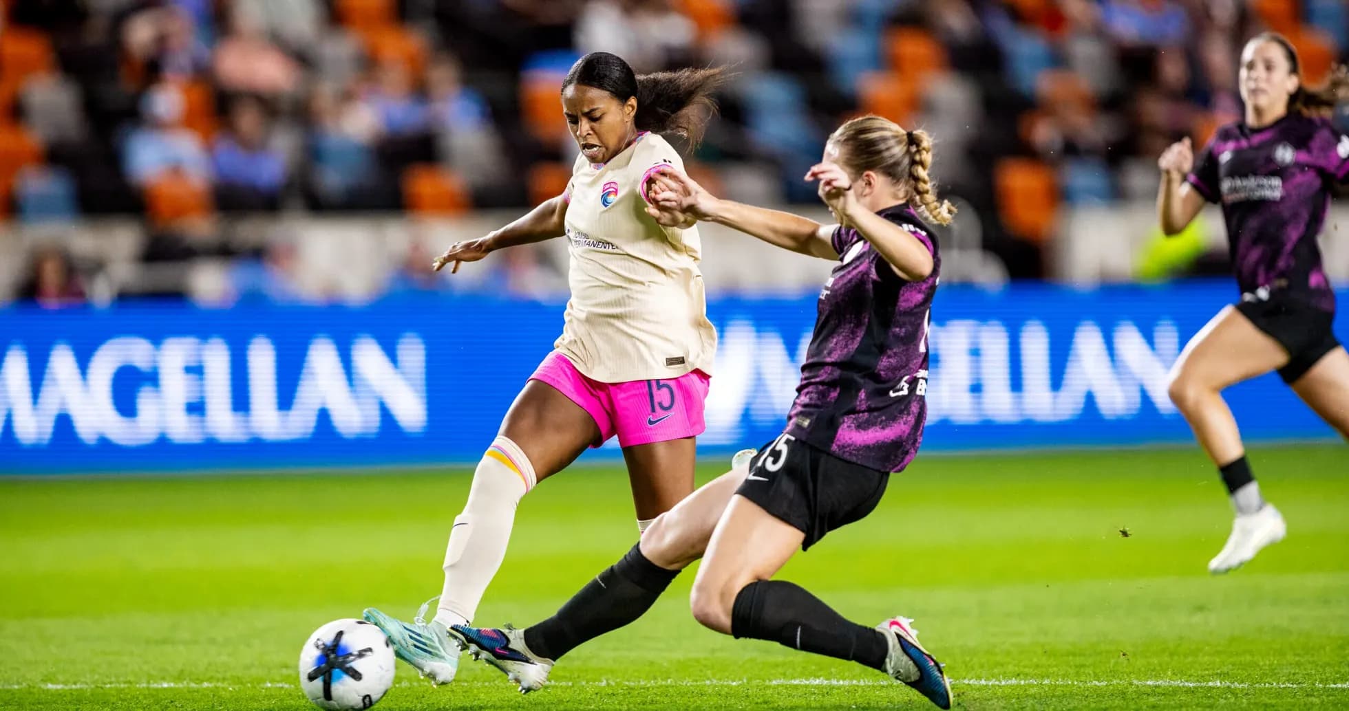 Jugadora del Houston Dash contra San Diego Wave