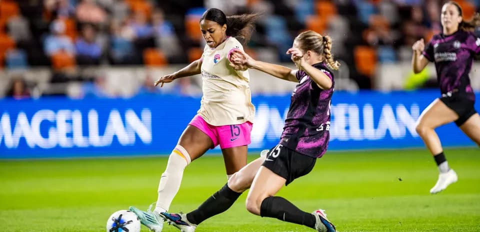 Jugadora del Houston Dash contra San Diego Wave