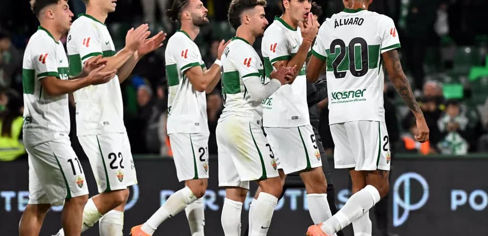 Jugadores del Elche celebrando un gol