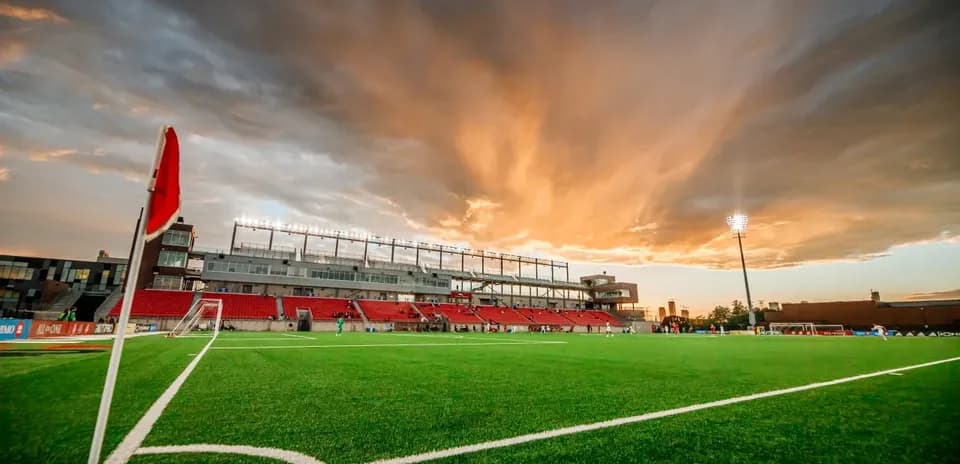 Campo de fútbol antes del partido