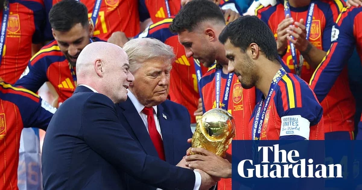 Entrega de trofeo de la Copa del Mundo a España