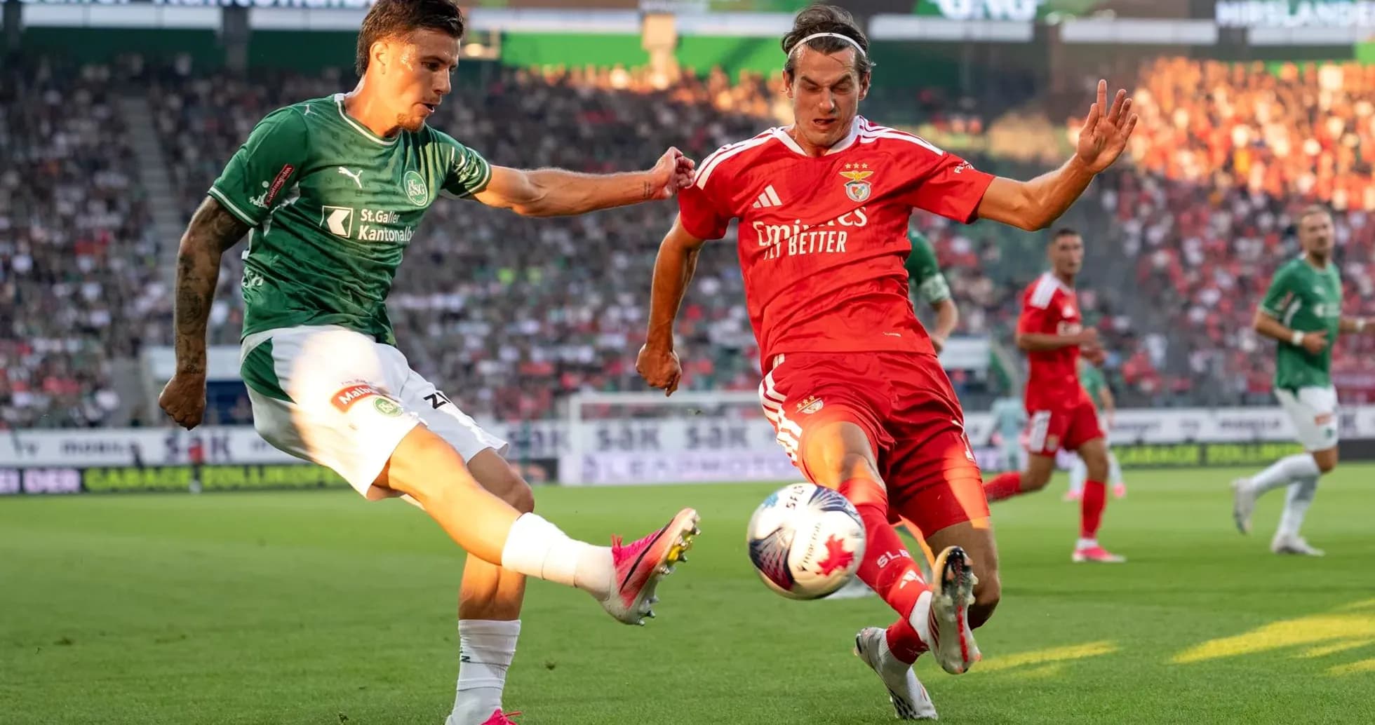 Benfica compitiendo contra FC St. Gallen