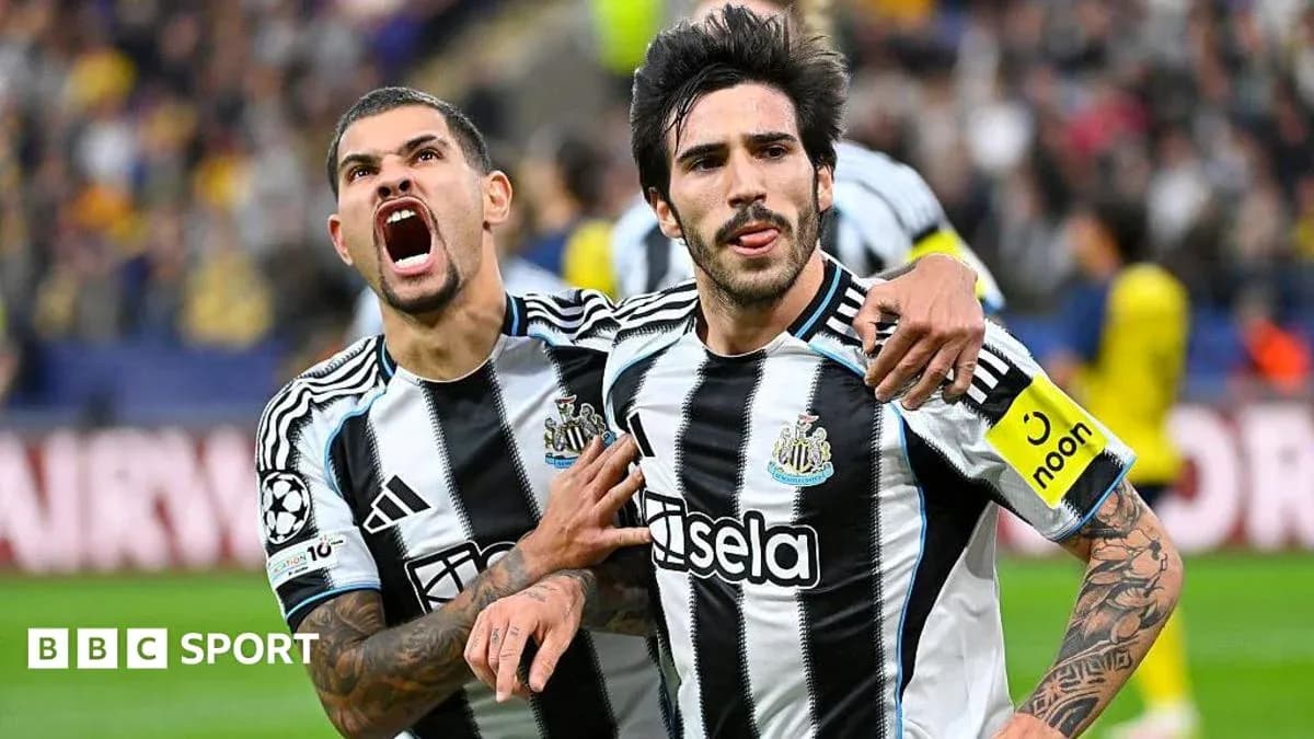 Jugadores de Newcastle celebrando un gol en partido
