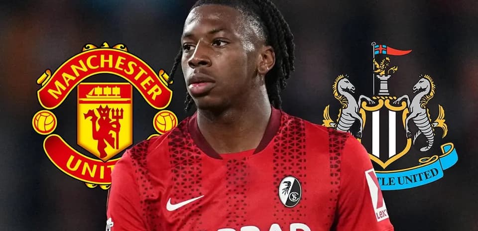 Jugador con camiseta roja entre escudos de Manchester United y Newcastle