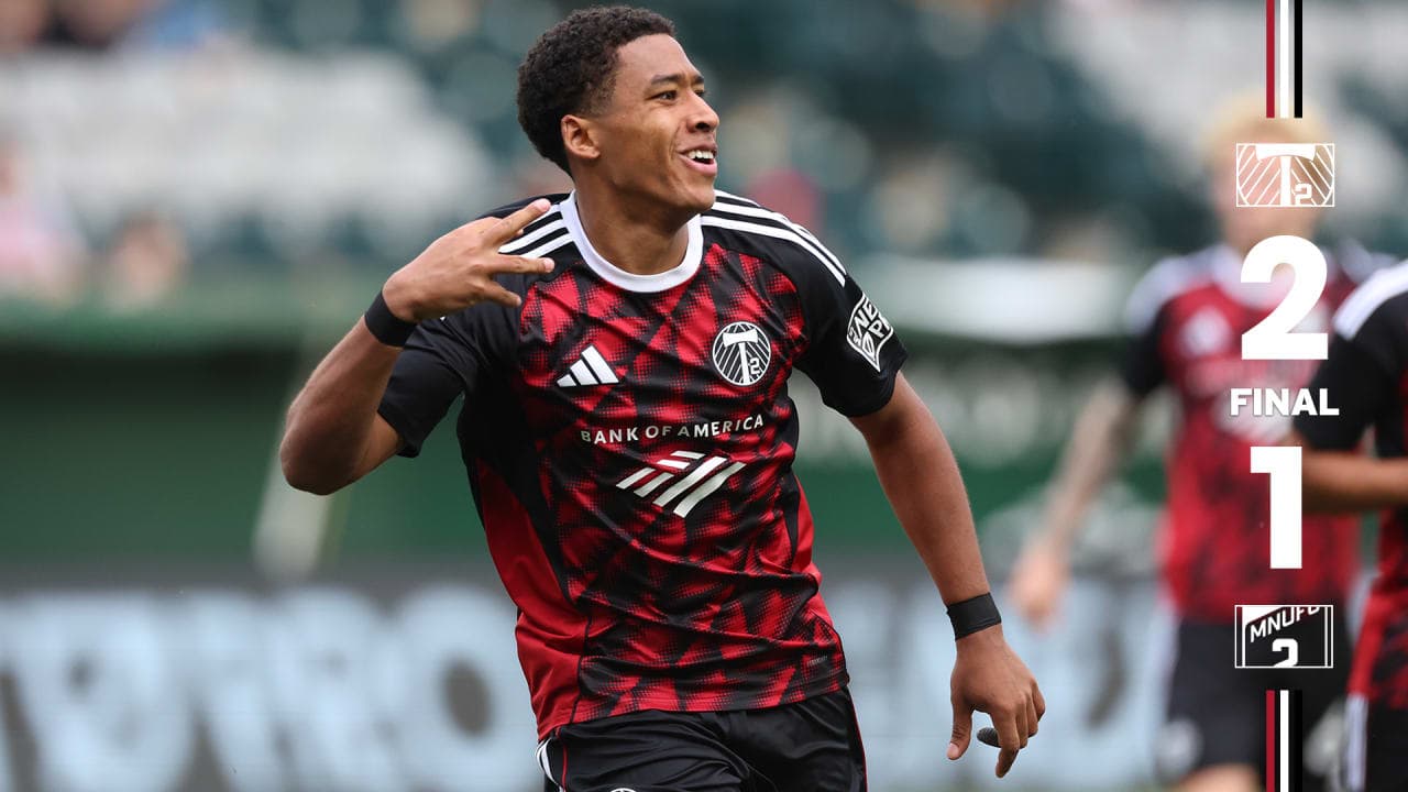 Jugador del Portland Timbers II celebra un gol