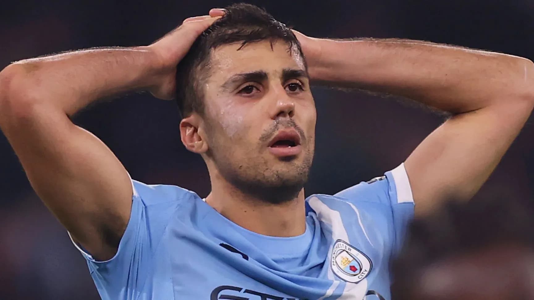 Jugador de Manchester City con expresión de frustración