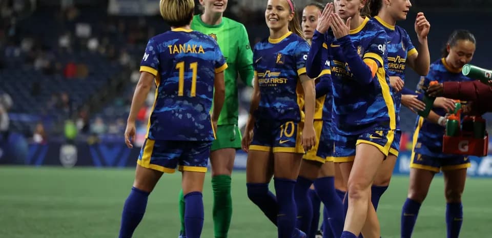 Jugadoras del Utah Royals W celebrando en el campo