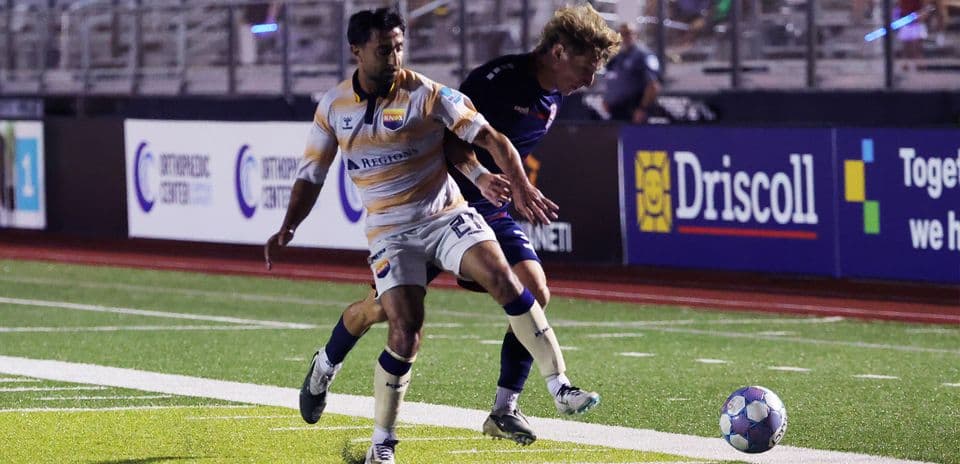 Jugador de Knoxville en acción contra Chattanooga