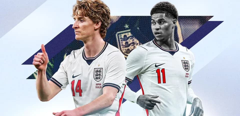 Dos jugadores de Inglaterra posando en uniforme oficial