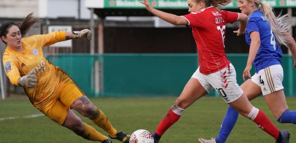 Una jugadora de Charlton Athletic en acción