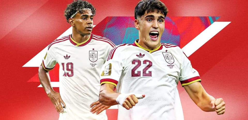 Jugadores de España en uniforme celebrando un gol