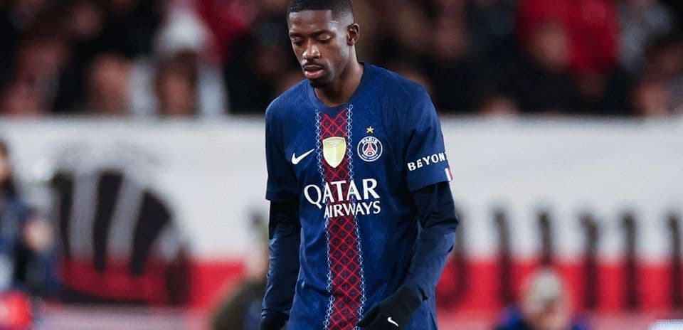 Jugador de PSG caminando durante el partido