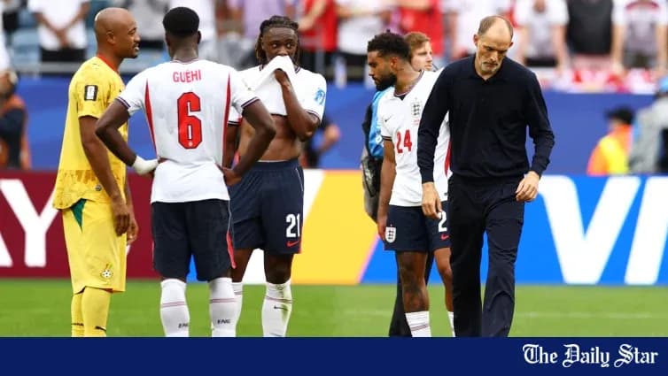 Jugadores de Inglaterra en charla tras el partido