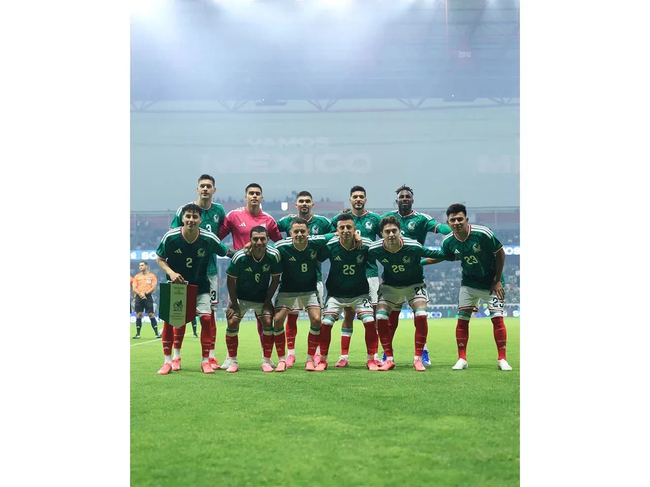 Equipo de México posando antes del partido