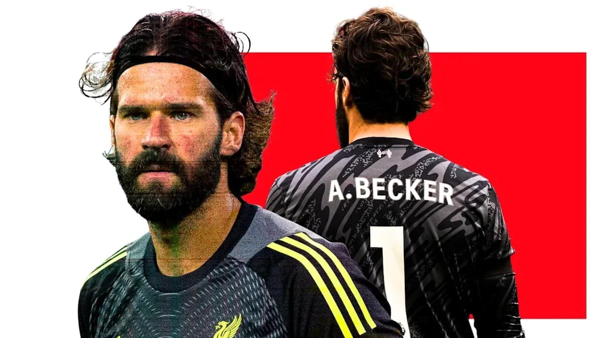Portero de Liverpool con uniforme negro y barba