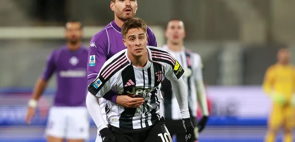 Jugadores de Juventus y Fiorentina en acción
